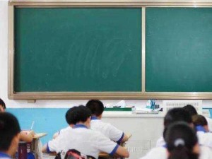 教室插电之争：学校允许学生在教室内使用自己的电脑吗？