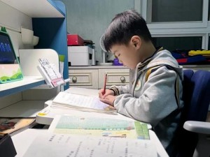 学生必备神器：教室 H 边做题边啪 H 学习桌